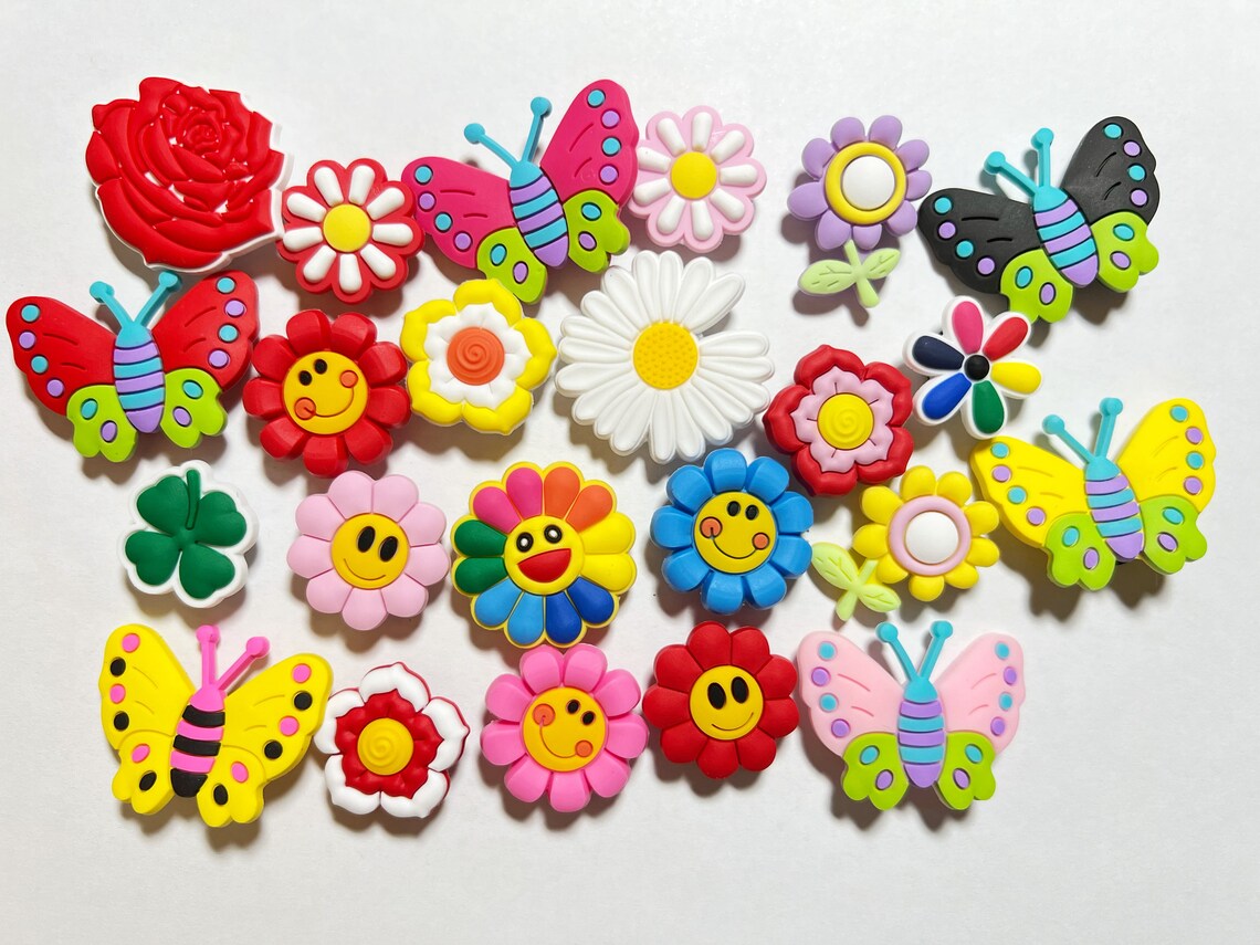 Tema de diseño de flores de colores diferentes tamaños Encantos de zapatos Mejor calidad JuliesDecalDesign