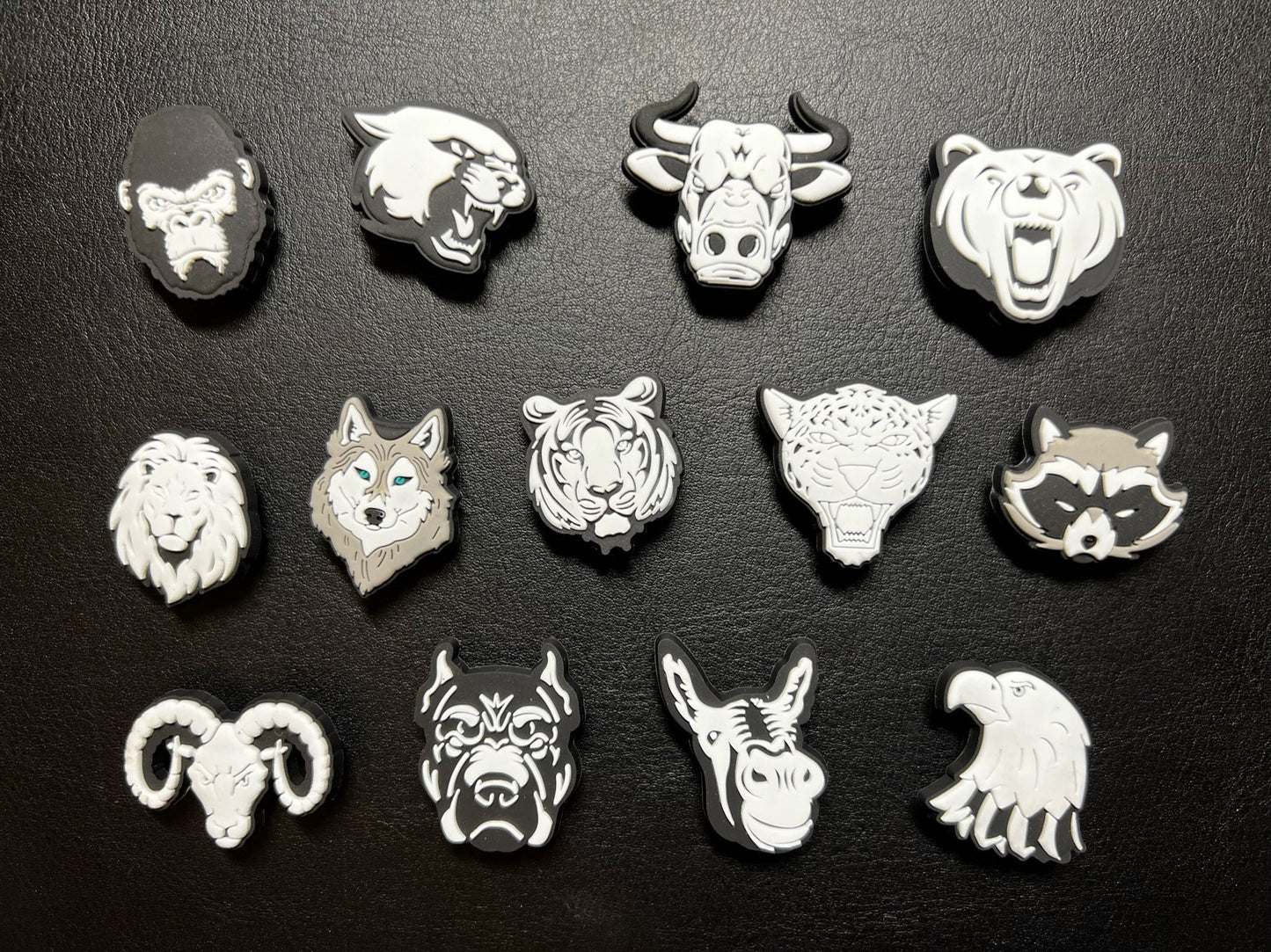 Charms de chaussures d'animaux sauvages noirs et blancs