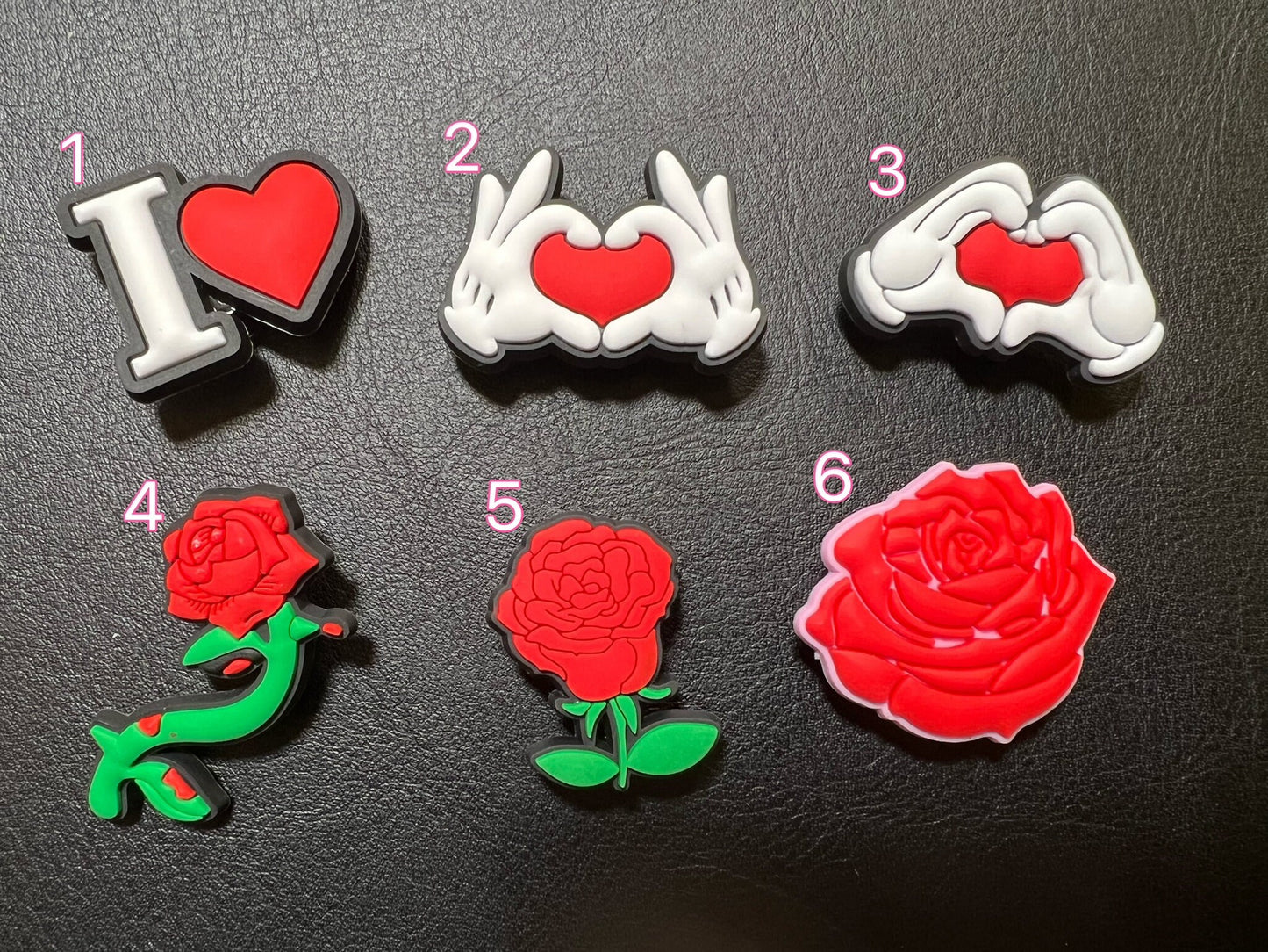 Encantos de zapatos con letras del alfabeto en blanco y negro Regalo del día de San Valentín de la mejor calidad para ella para él