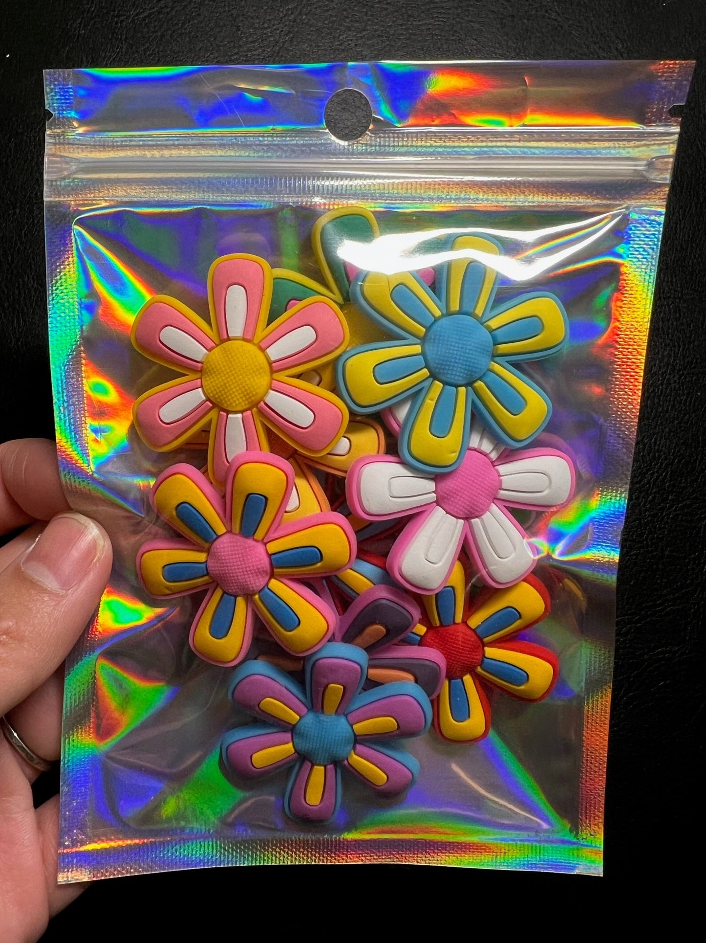 Tema de diseño de flores de colores diferentes tamaños Encantos de zapatos Mejor calidad JuliesDecalDesign