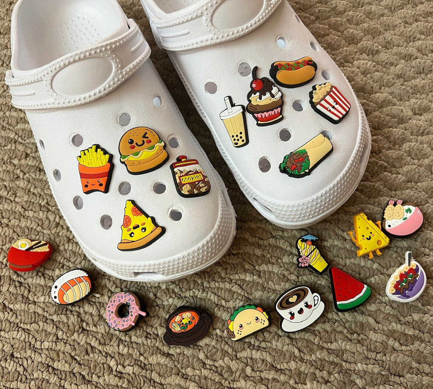 Tema de diseño de comida deliciosa Pizza Papas fritas Café Sandía Hot Dog Sopa de ramen sushi Palomitas de maíz y más adornos para zapatos