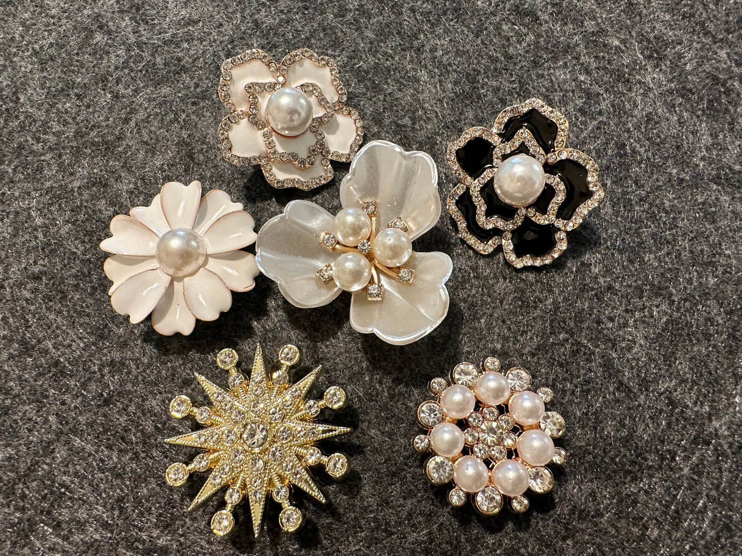 Fleurs de grande taille perle gemme fleur Bling fantaisie métal diamant fleur chaussures breloques pour bricolage chaussures spéciales uniques