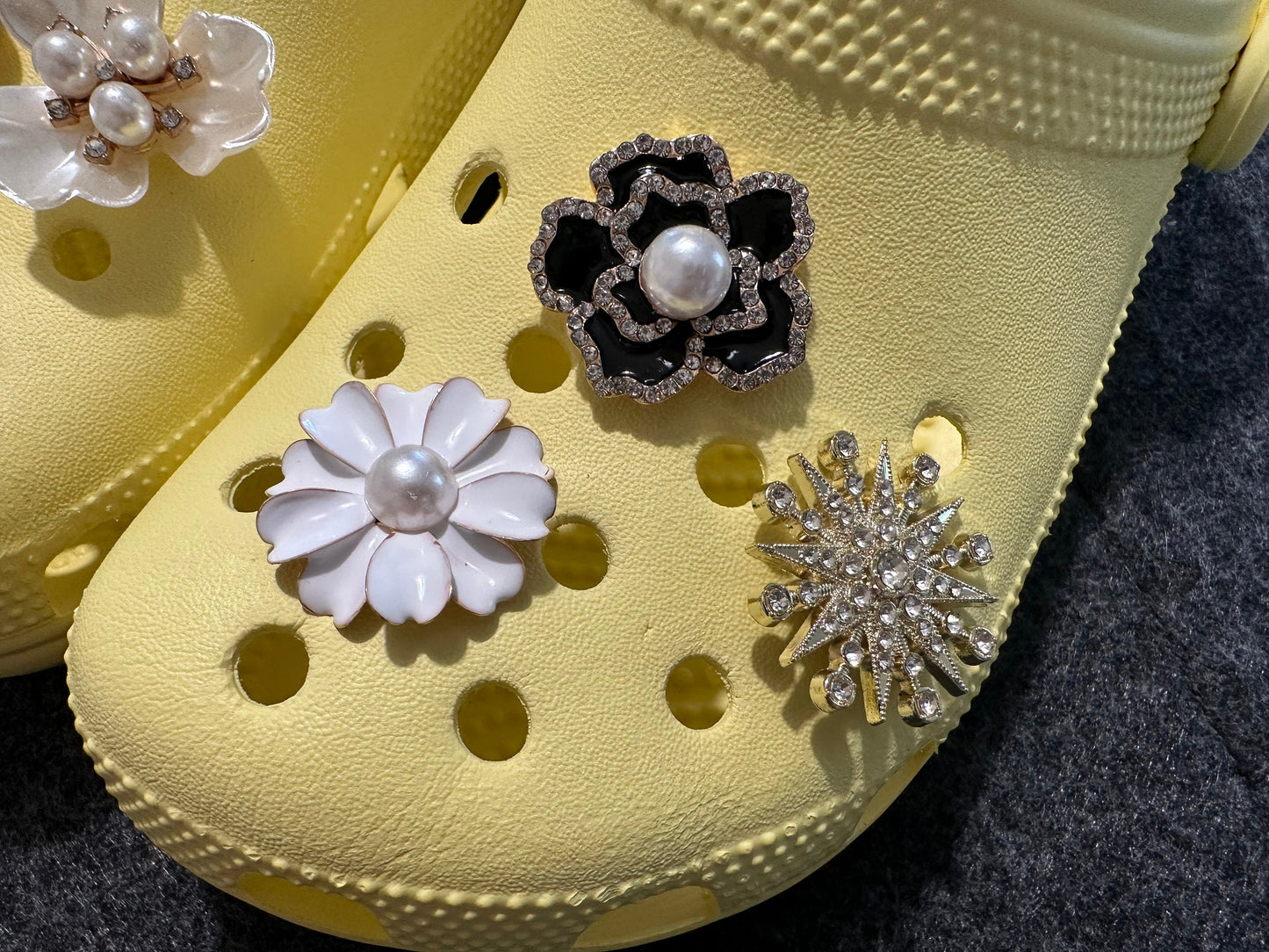 Fleurs de grande taille perle gemme fleur Bling fantaisie métal diamant fleur chaussures breloques pour bricolage chaussures spéciales uniques