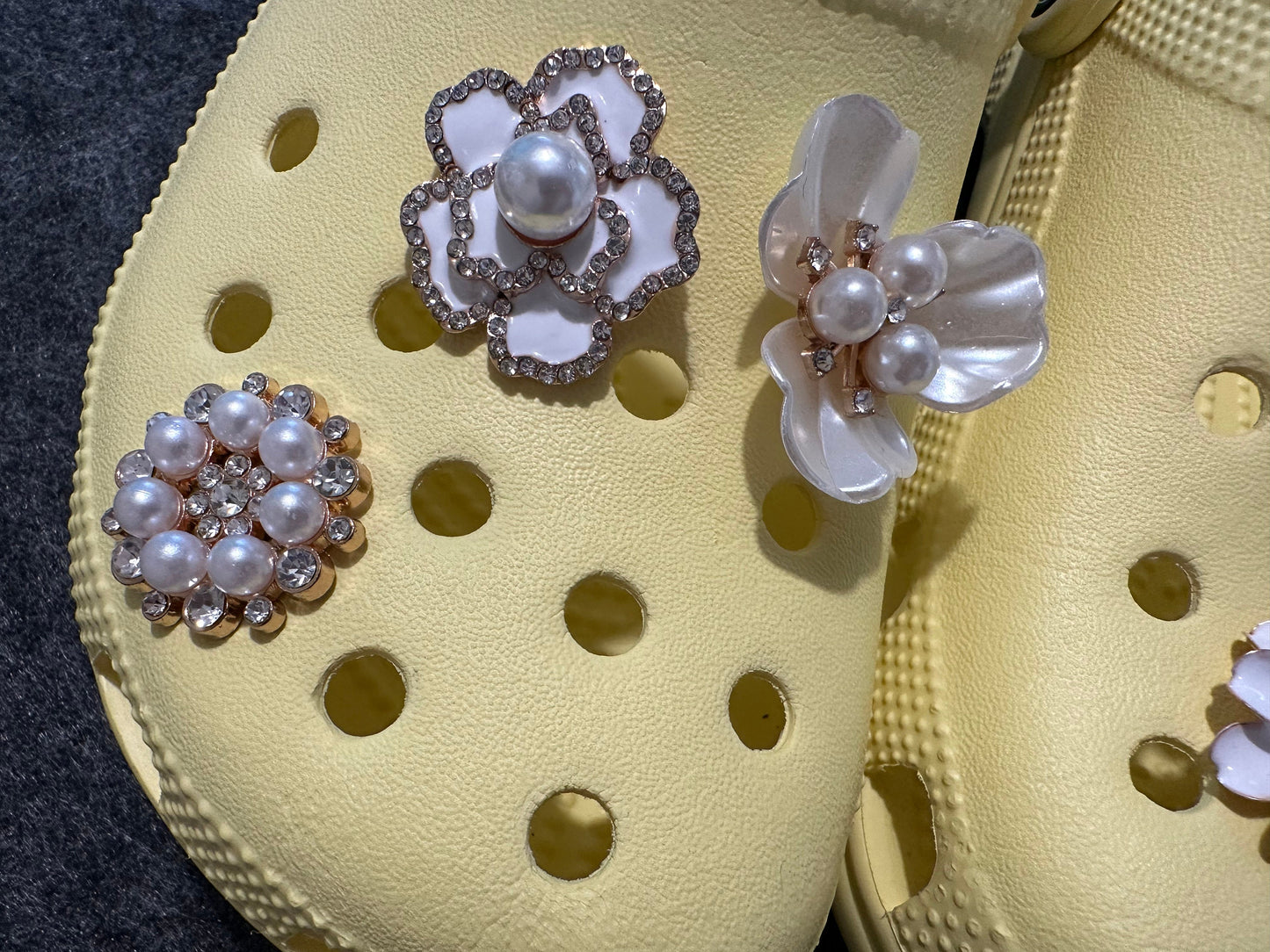 Fleurs de grande taille perle gemme fleur Bling fantaisie métal diamant fleur chaussures breloques pour bricolage chaussures spéciales uniques