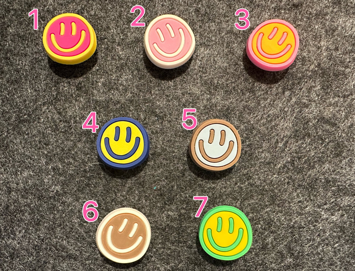 Visage souriant coloré UPUPUP Design thème breloques de chaussures meilleure qualité JuliesDecalDesign