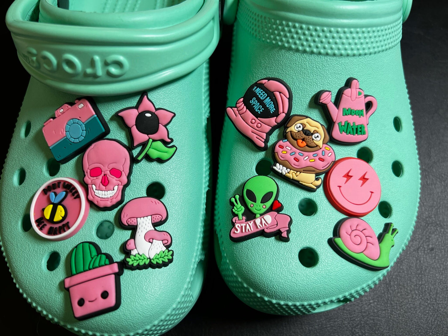 Amuletos de zapatos con tema VSCO rosa