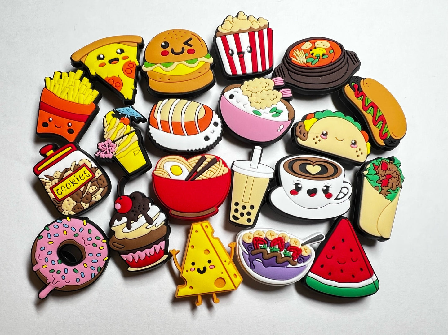 Tema de diseño de comida deliciosa Pizza Papas fritas Café Sandía Hot Dog Sopa de ramen sushi Palomitas de maíz y más adornos para zapatos