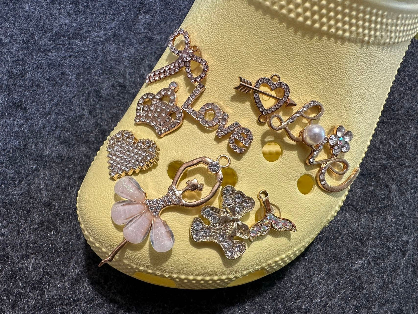 Zapatos de cocodrilo con tema de metal GEM dorado/oro rosa Regalo del día de San Valentín