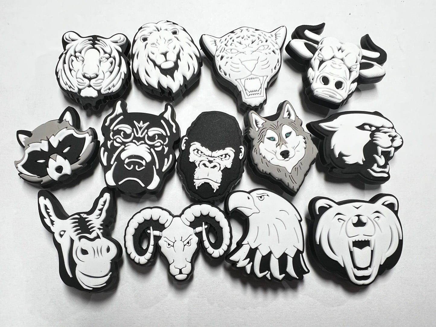 Charms de chaussures d'animaux sauvages noirs et blancs