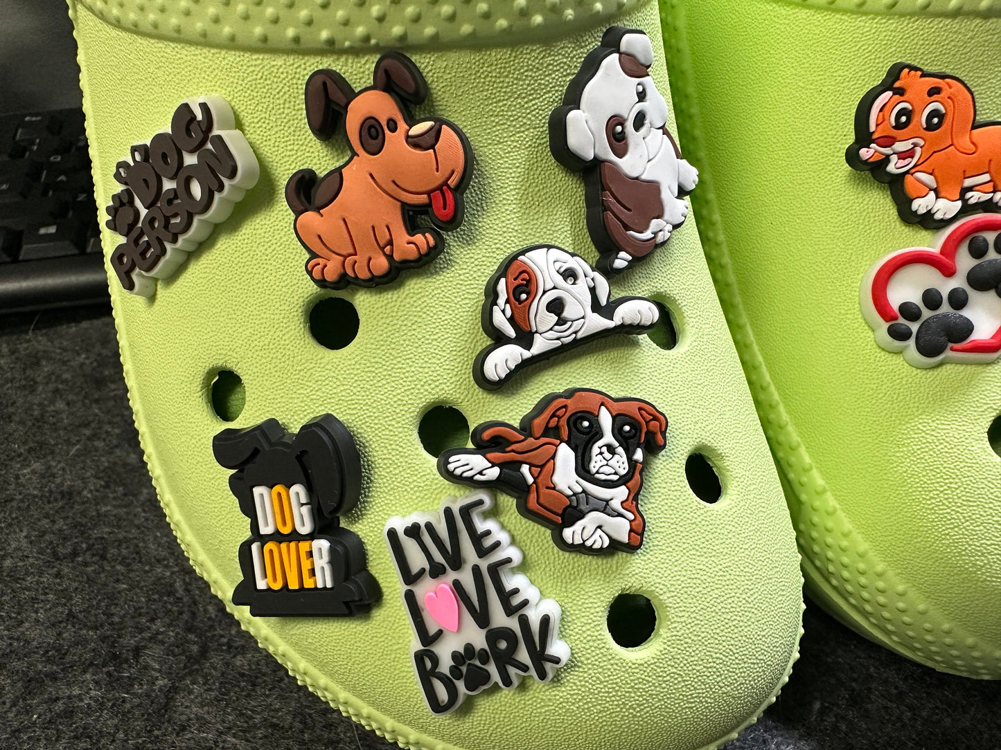 Charmes de chaussures à thème CHIEN CHIOT Meilleure qualité JuliesDecalDesign