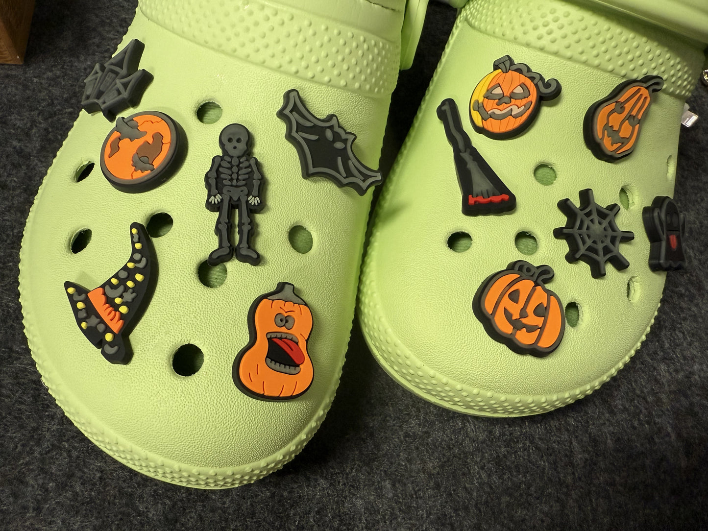 Glow in dark Trick or treat Skeleton Ghost broom hunted house bat Horror Pumpkin Theme Design Halloween Shoe Charms