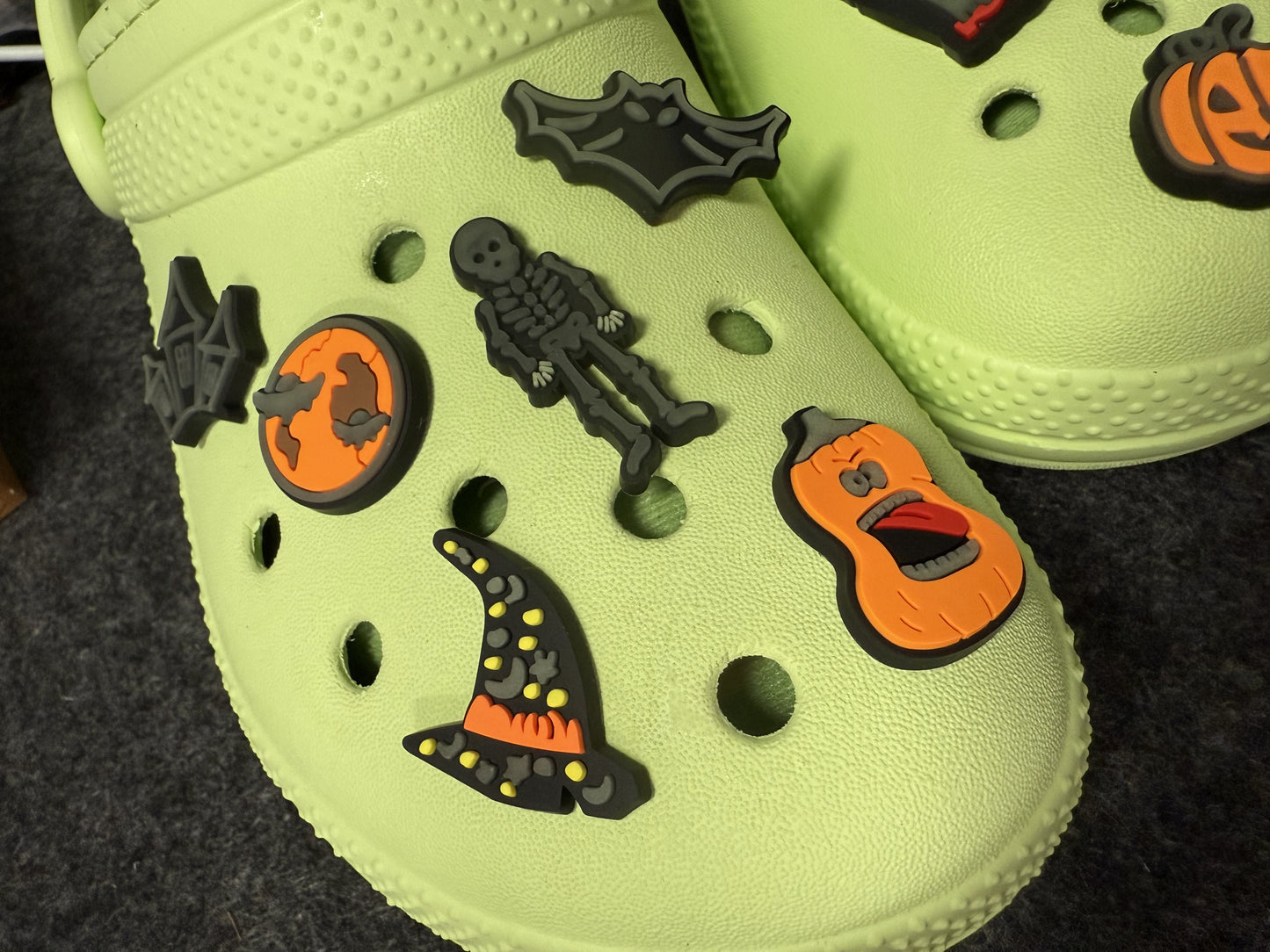 Glow in dark Trick or treat Skeleton Ghost broom hunted house bat Horror Pumpkin Theme Design Halloween Shoe Charms