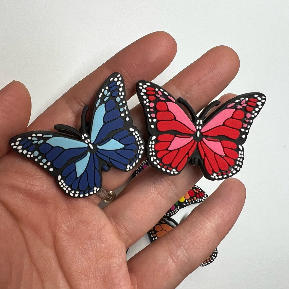 Encantos coloridos del zapato del tema del diseño de la mariposa Mejor calidad JuliesDecalDesign