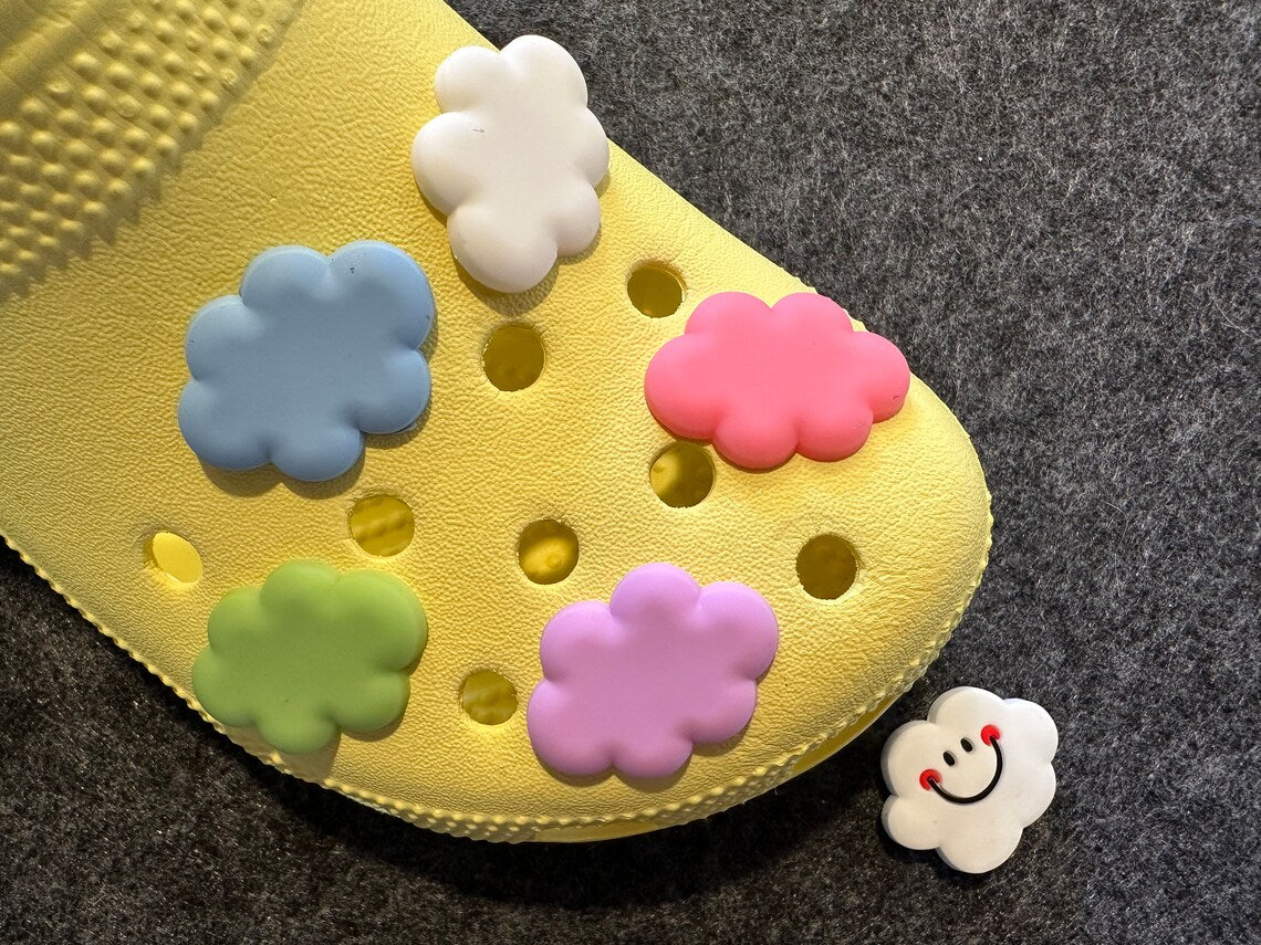 Thème de montgolfière de nuages ​​colorés et plus de breloques de chaussures