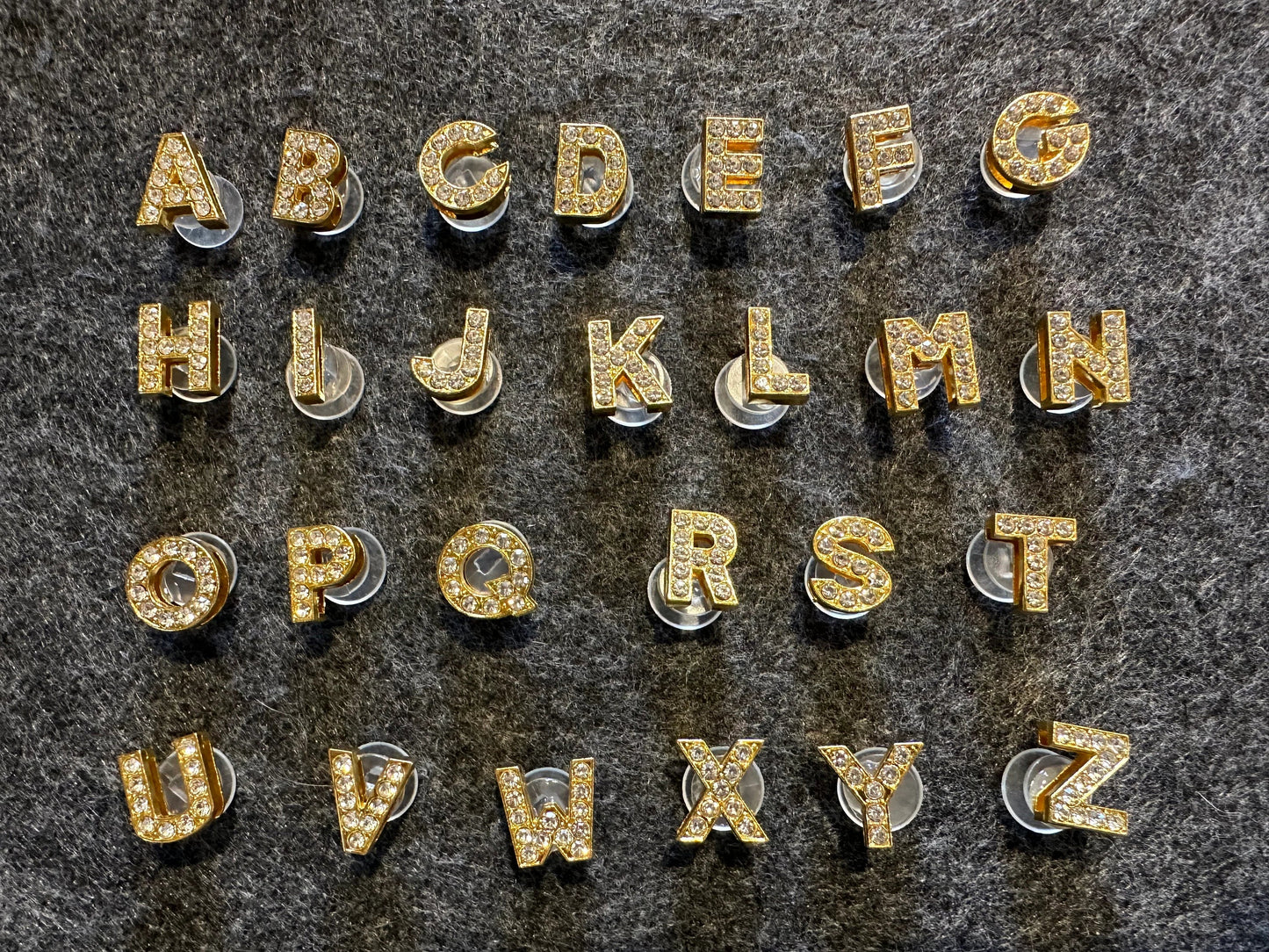 Breloques de chaussures en métal argenté, Design avec lettres de l'alphabet, meilleure qualité