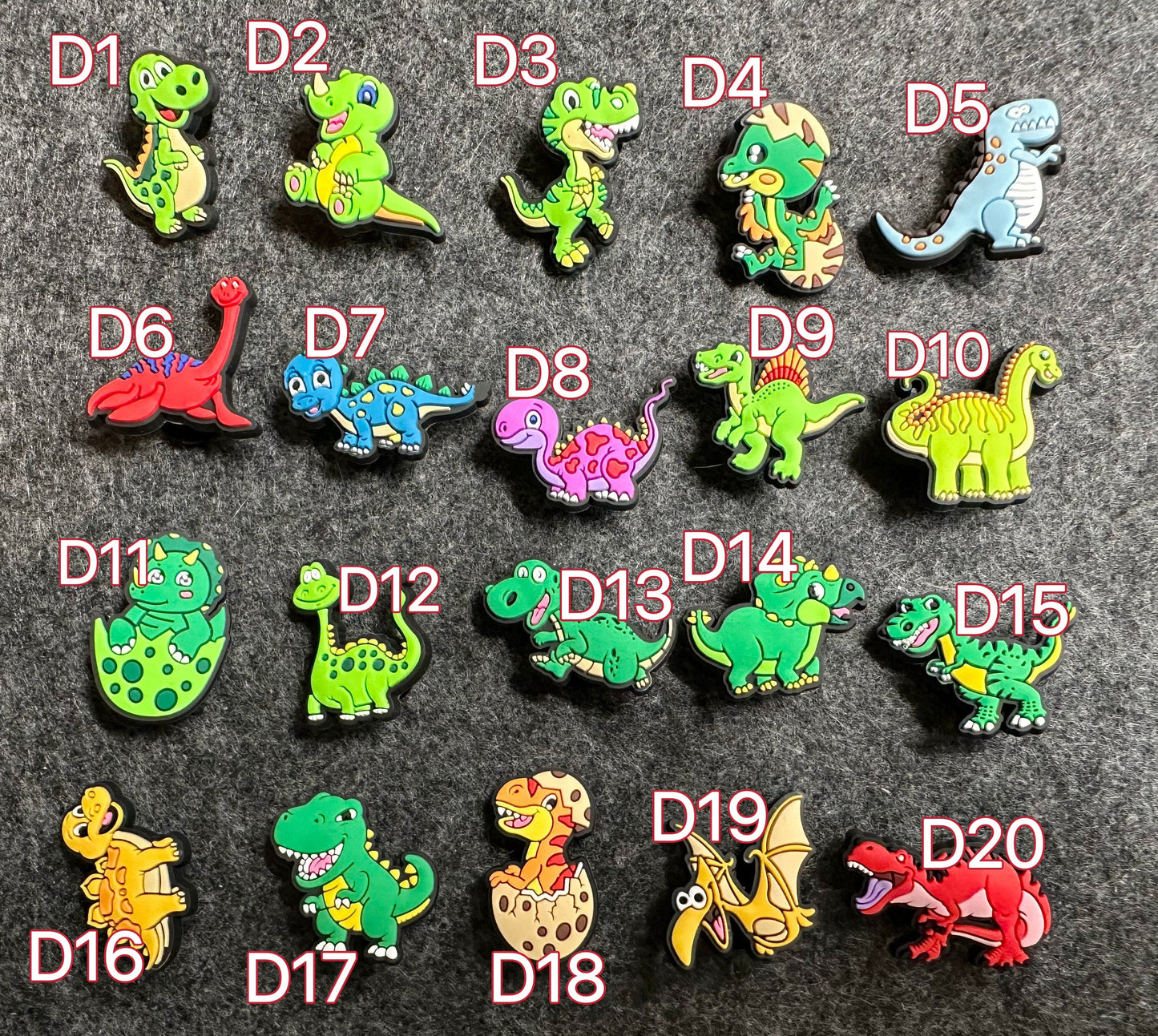 Dinosaurios de dibujos animados lindos positivos y más dijes para zapatos.