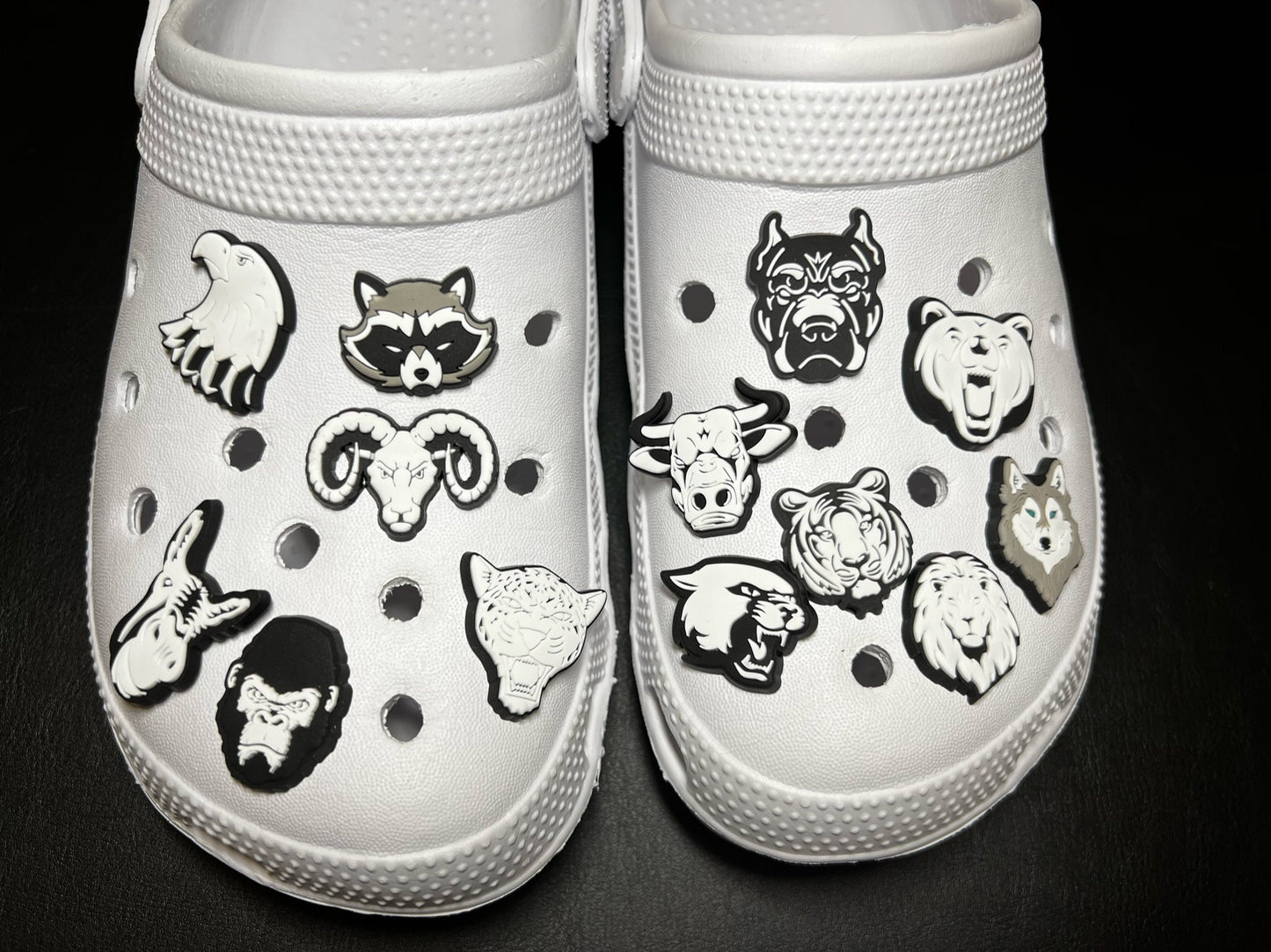 Charms para zapatos de animales salvajes en blanco y negro