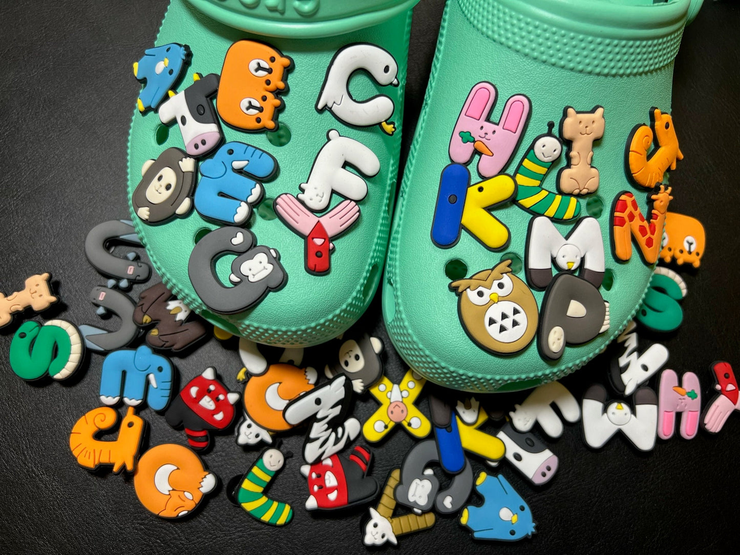 Encantos lindos del zapato de la letra del alfabeto de los niños del diseño animal mejor calidad JuliesDecalDesign