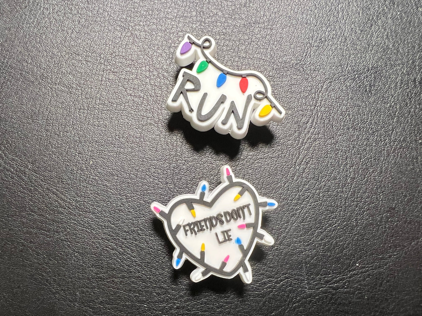 Friends don't lie RUN Classic Lines Design Shoe Charms