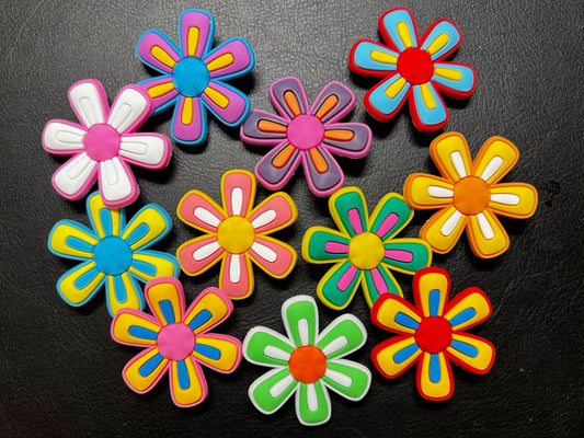 Tema de diseño de flores de colores diferentes tamaños Encantos de zapatos Mejor calidad JuliesDecalDesign