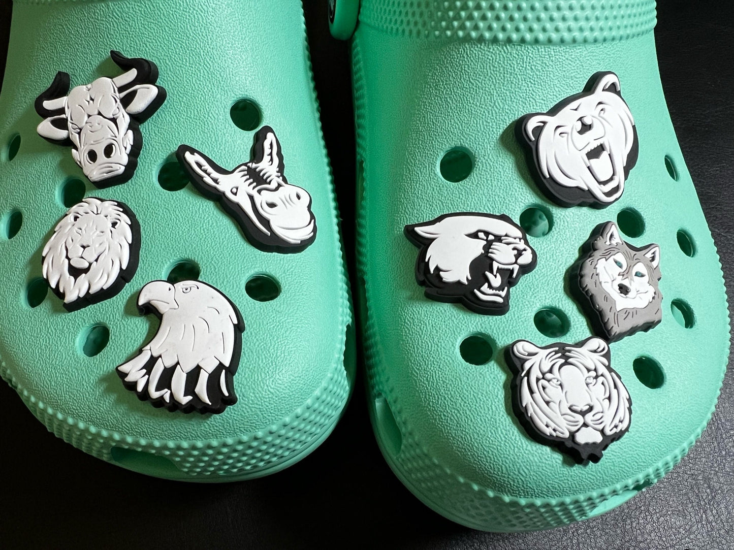 Charms para zapatos de animales salvajes en blanco y negro