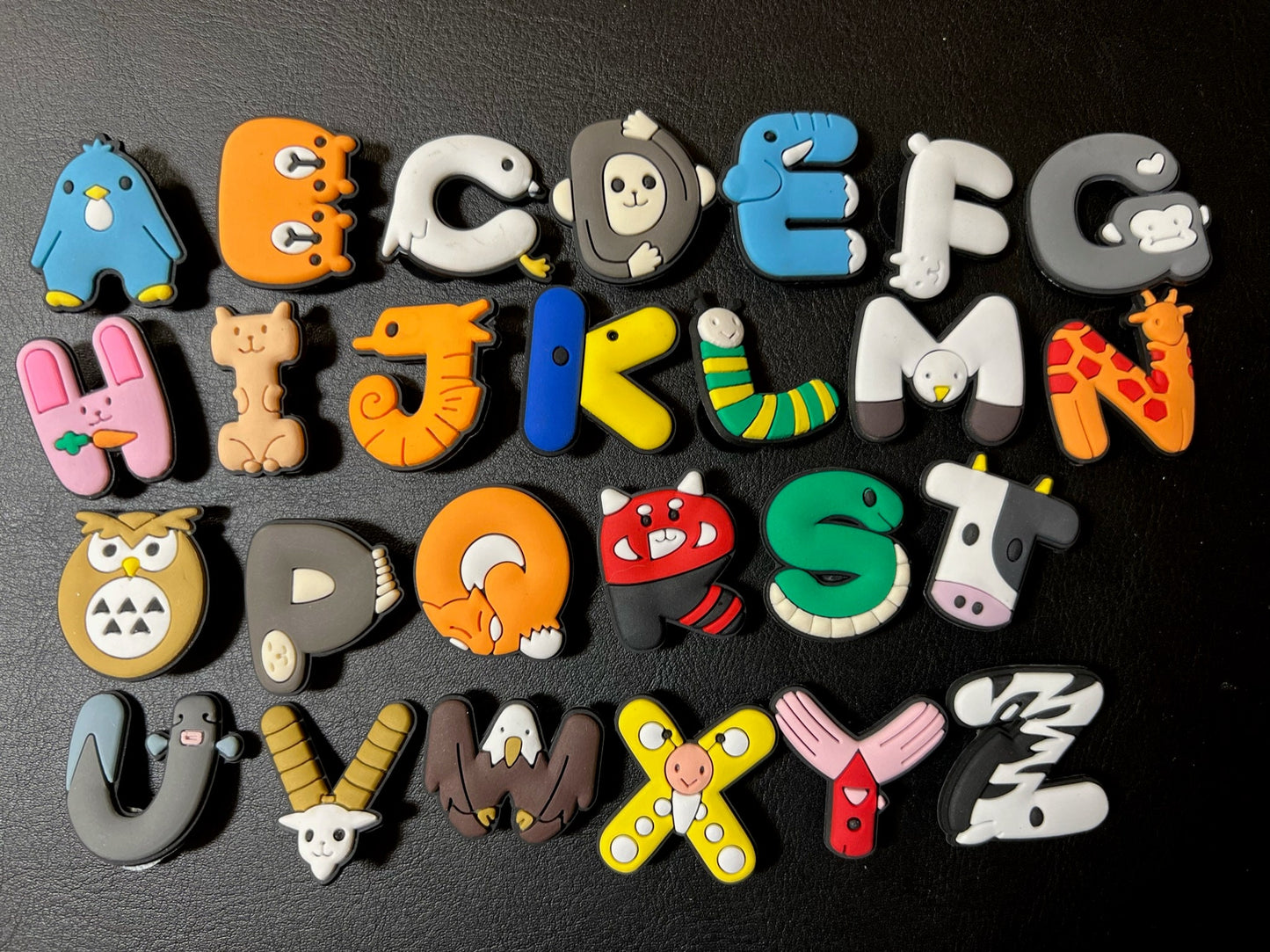 Encantos lindos del zapato de la letra del alfabeto de los niños del diseño animal mejor calidad JuliesDecalDesign