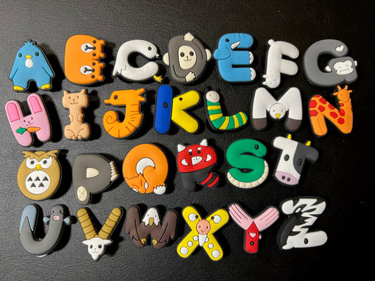 Charmes de chaussures avec lettres de l'alphabet pour enfants, Design animal mignon, meilleure qualité JuliesDecalDesign