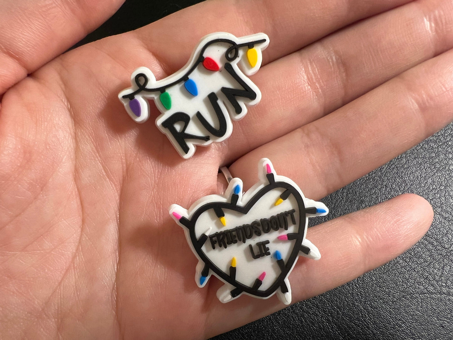 Friends don't lie RUN Classic Lines Design Shoe Charms
