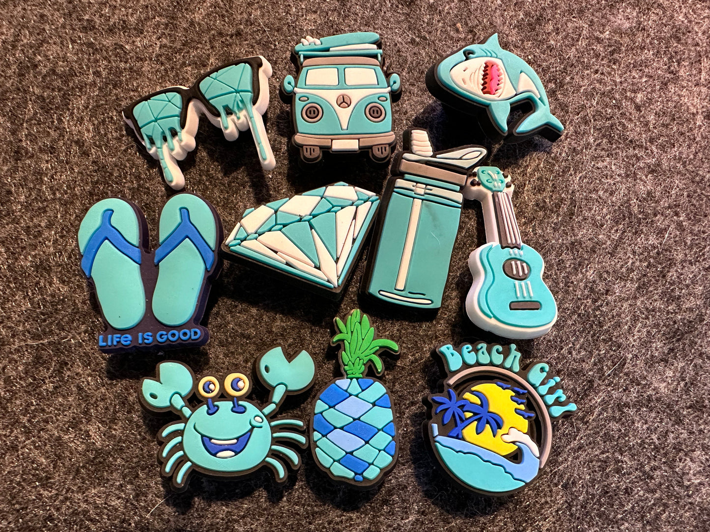 Adornos para zapatos elegantes con tema azul Estilo de vida playero y más