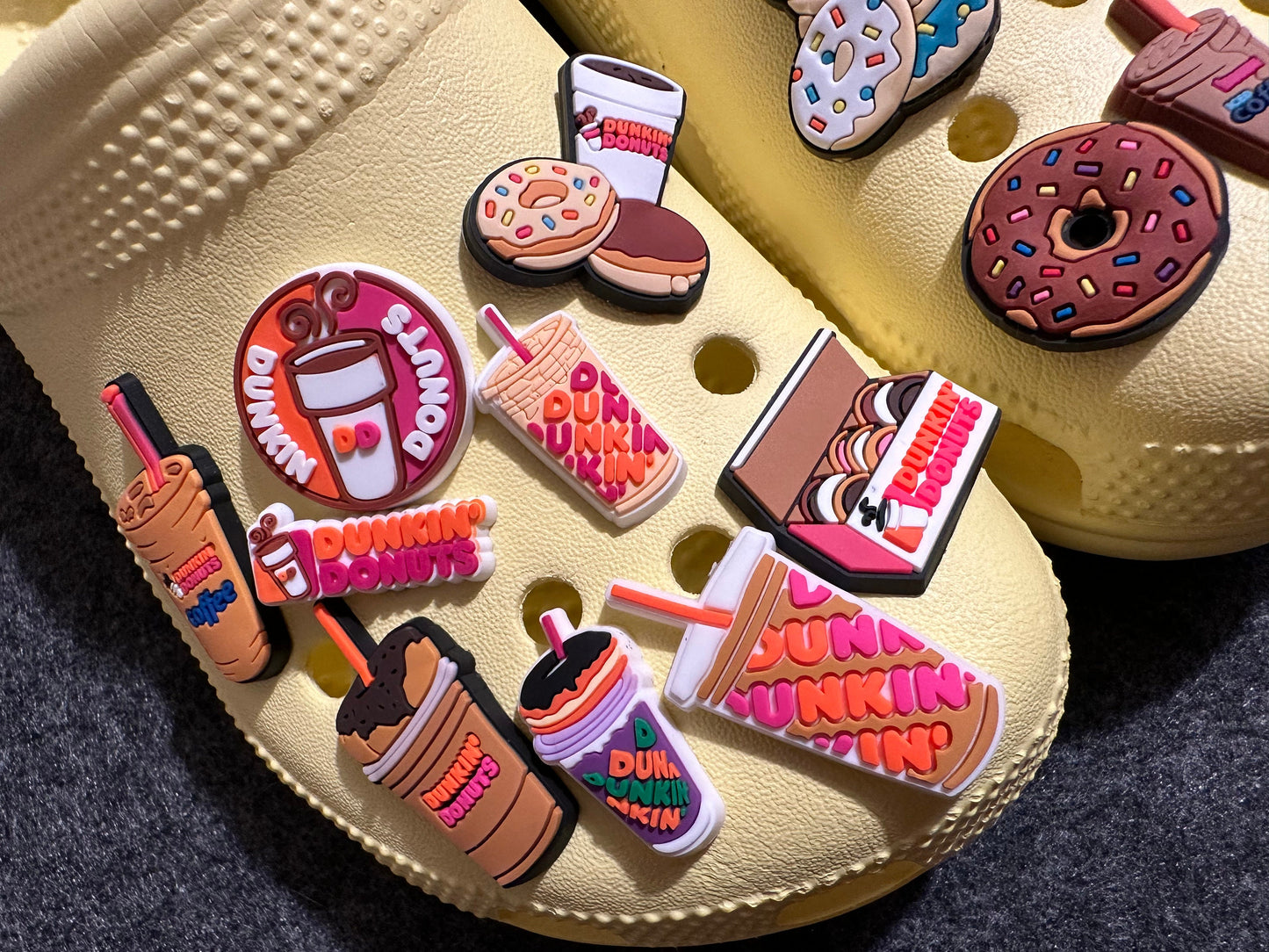 Donuts y más adornos para zapatos